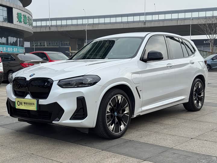 Фото 1 - BMW iX3