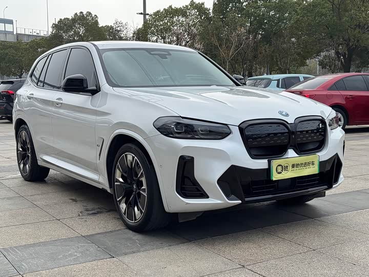 Фото 3 - BMW iX3