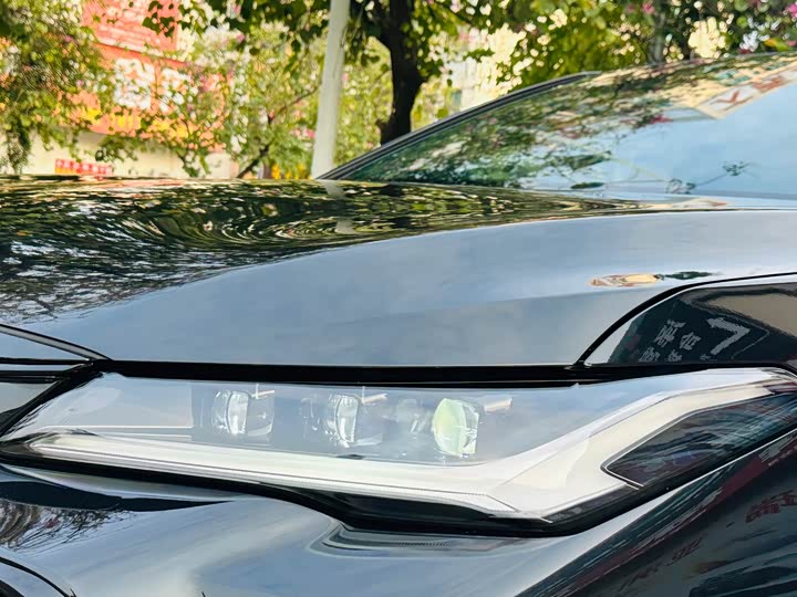 Photo 5 - Toyota Avalon