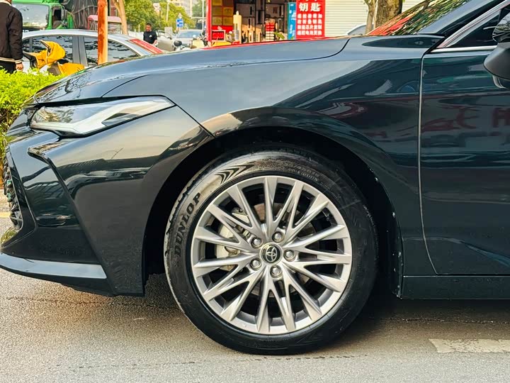 Photo 7 - Toyota Avalon