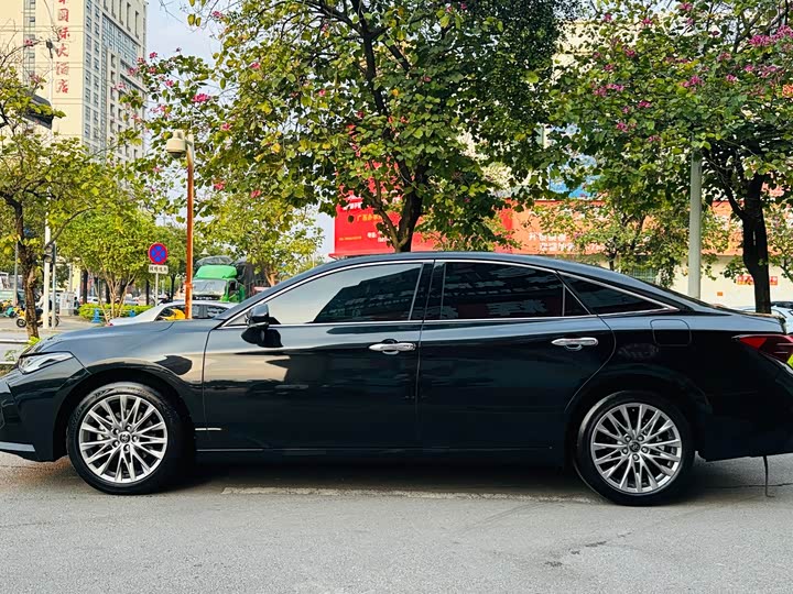 Photo 8 - Toyota Avalon