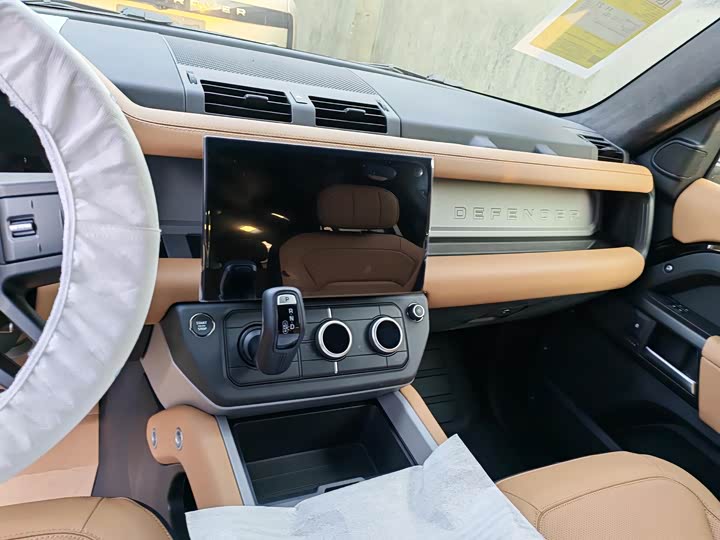 Photo 5 - Land Rover Defender