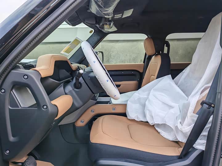 Photo 6 - Land Rover Defender