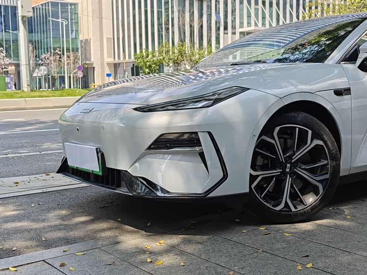 Фото 2 - Geely Galaxy E8