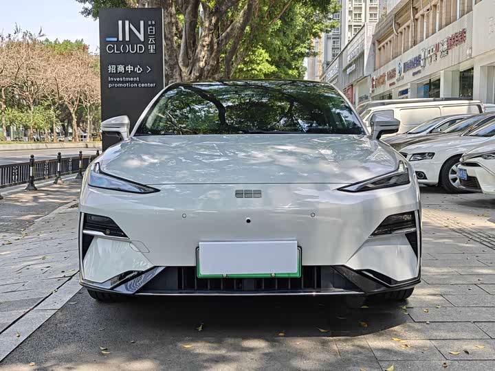 Фото 3 - Geely Galaxy E8