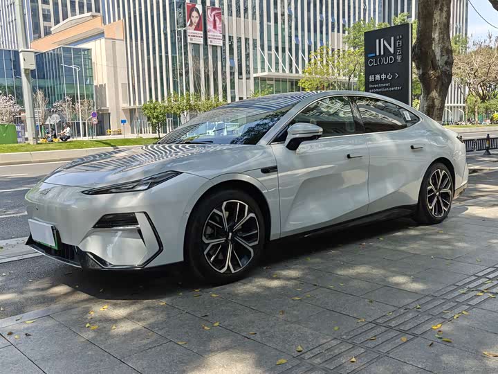 Фото 4 - Geely Galaxy E8