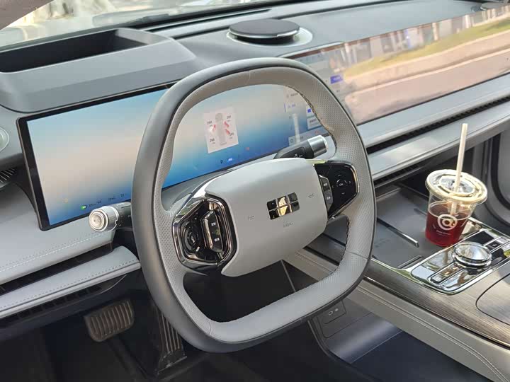 Фото 7 - Geely Galaxy E8