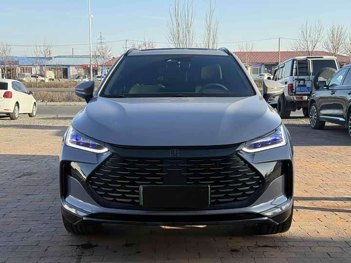 Photo 3 - BYD Tang Hybrid/EV