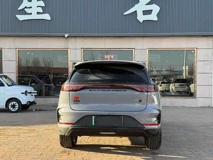 Photo 8 - BYD Tang Hybrid/EV