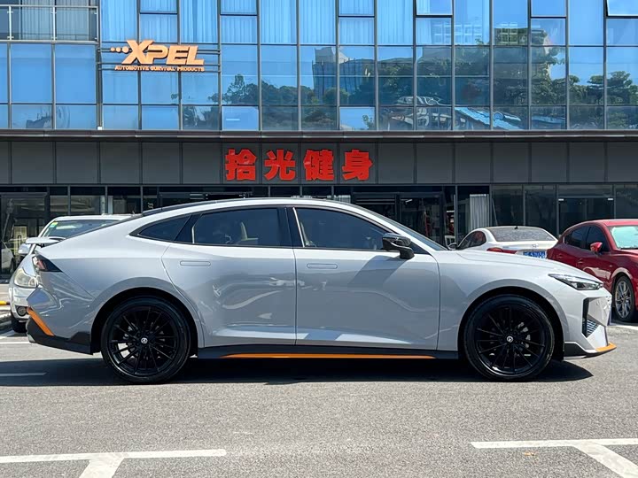 Photo 6 - Changan UNI-V