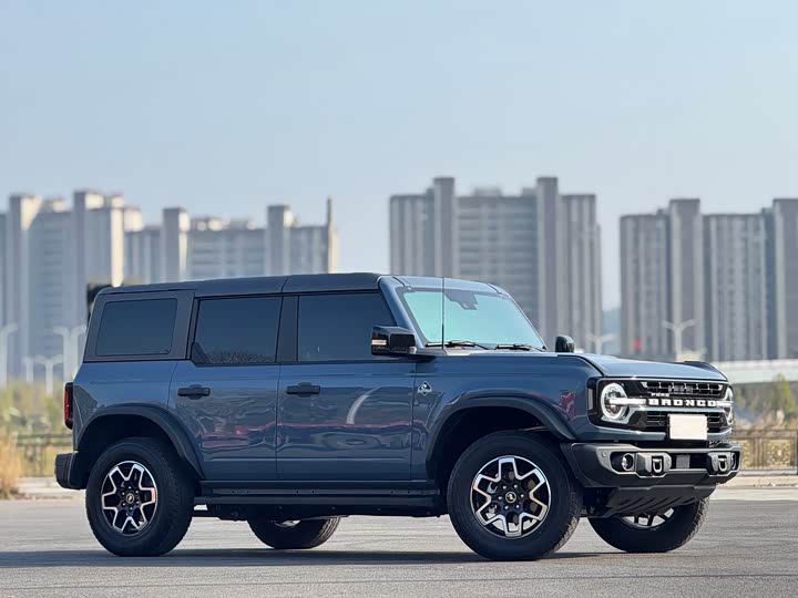 Photo 3 - Ford Bronco