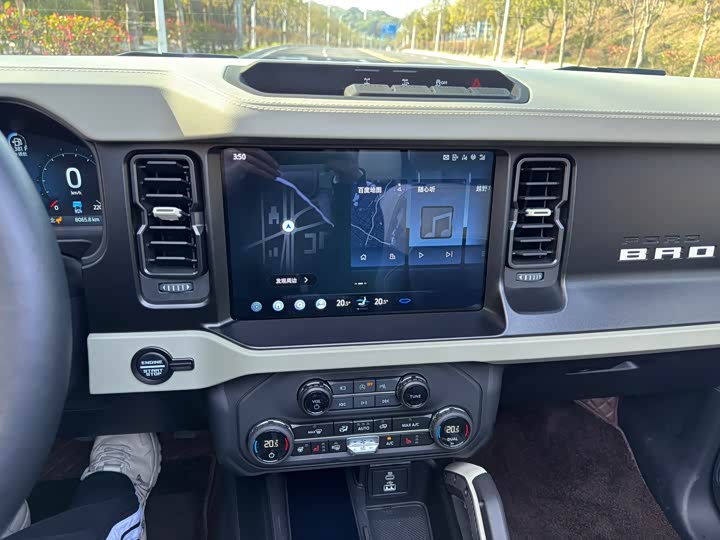 Photo 7 - Ford Bronco