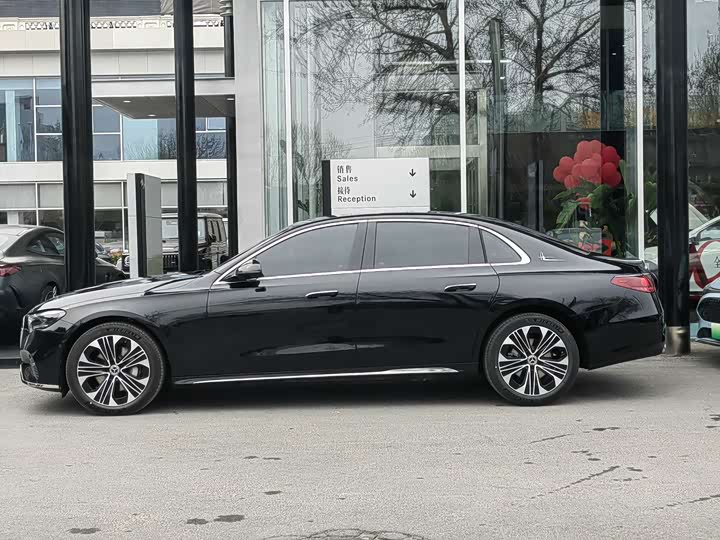 Фото 4 - Mercedes-Benz E-Class