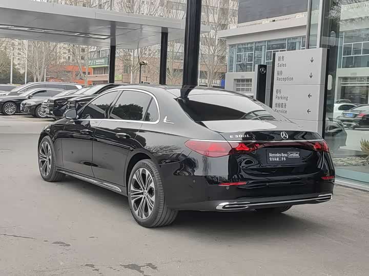 Фото 5 - Mercedes-Benz E-Class