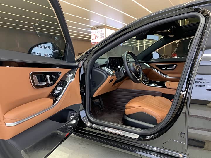 Photo 6 - Mercedes-Benz S-Class