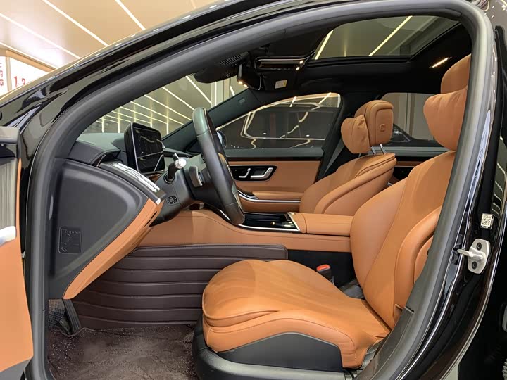 Photo 8 - Mercedes-Benz S-Class