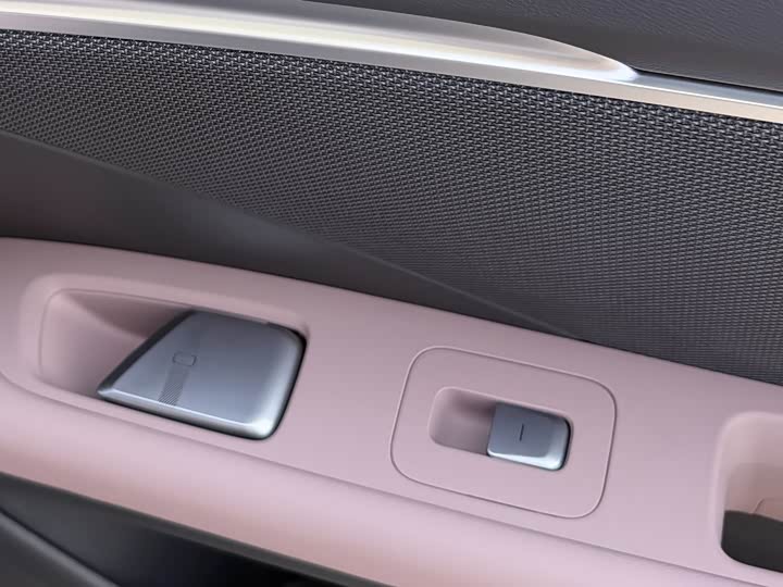 Фото 8 - XPeng Mona M03