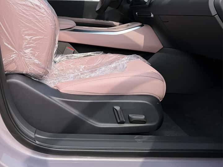 Фото 9 - XPeng Mona M03