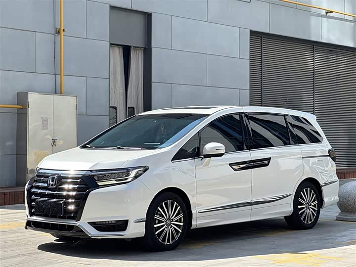 Фото 1 - Honda Elysion