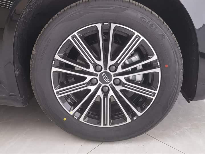 Фото 6 - Geely Preface