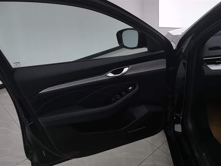 Фото 7 - Geely Preface