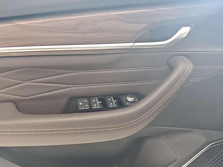 Фото 7 - Geely Monjaro