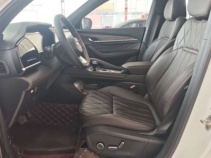 Фото 8 - Geely Monjaro