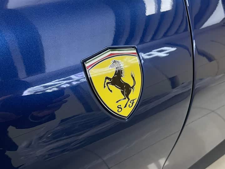 Фото 2 - Ferrari Roma
