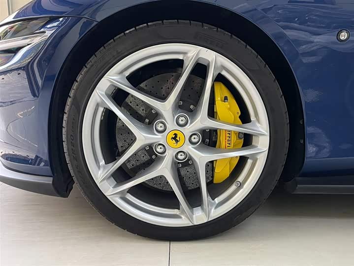 Фото 3 - Ferrari Roma