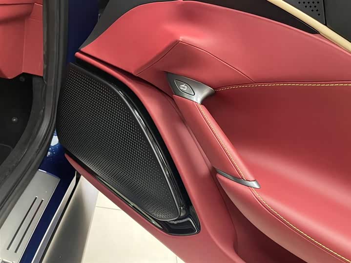 Фото 6 - Ferrari Roma