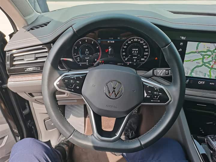 Photo 4 - Volkswagen Touareg