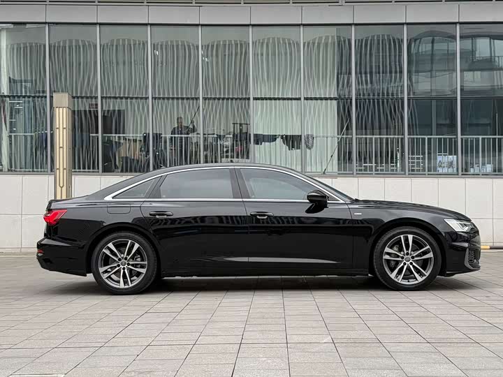 Фото 6 - Audi A6L