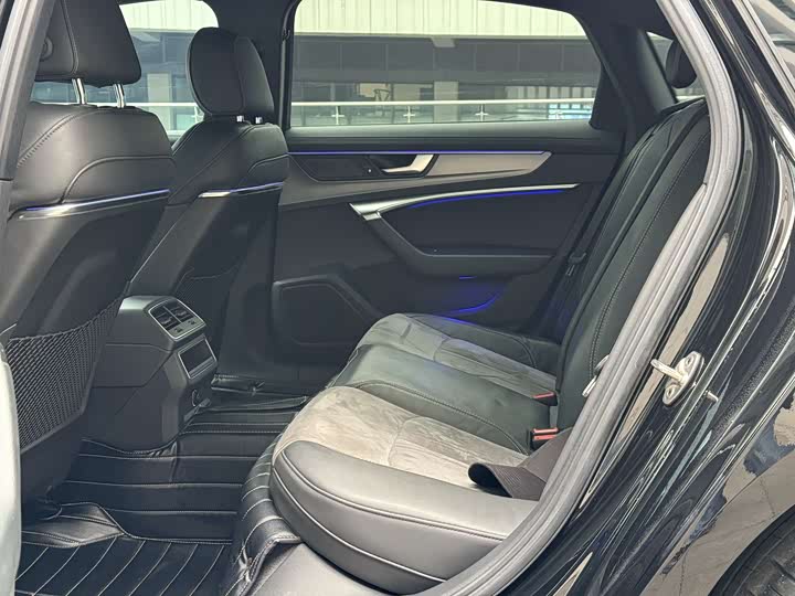 Фото 9 - Audi A6L