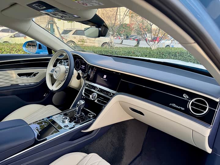Bentley Flying Spur 2024 2024款 4.0T V8 雅度版