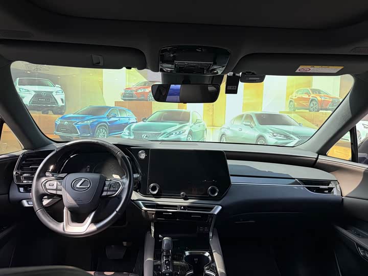 Фото 4 - Lexus RX