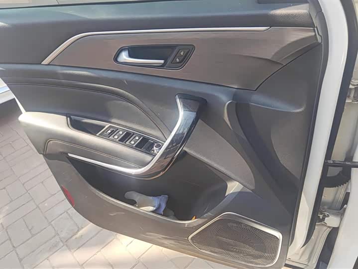 Фото 7 - Bestune T77