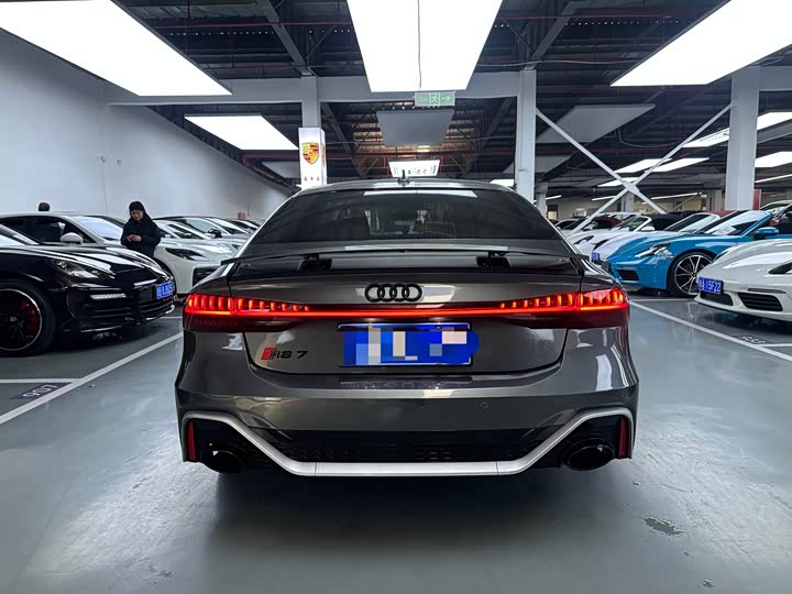 Фото 5 - Audi A7