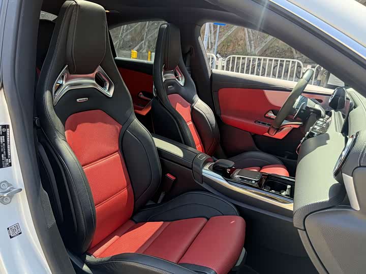 Фото 6 - Mercedes-Benz CLA-Class AMG