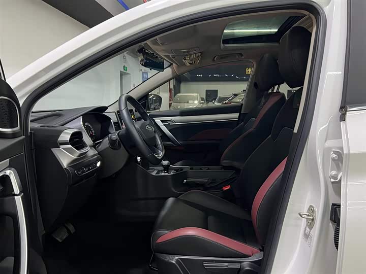 Фото 8 - Geely Coolray