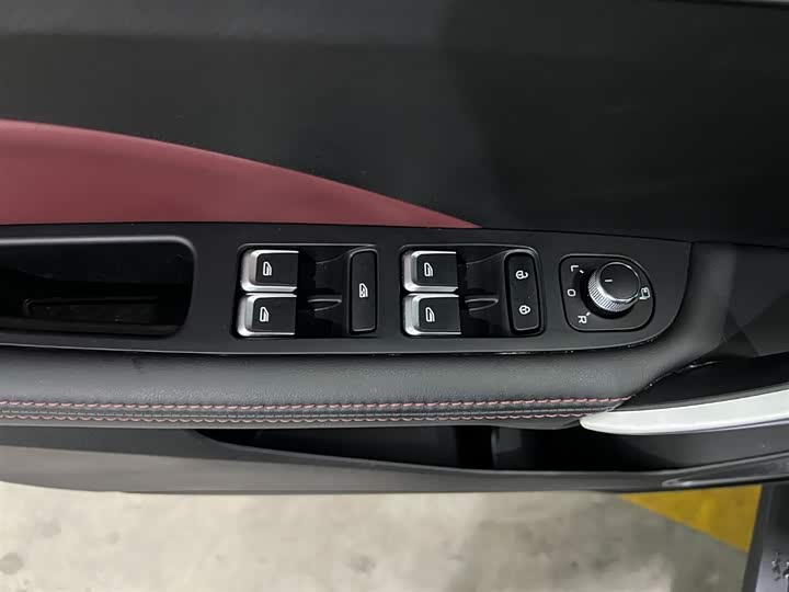 Фото 9 - Geely Coolray