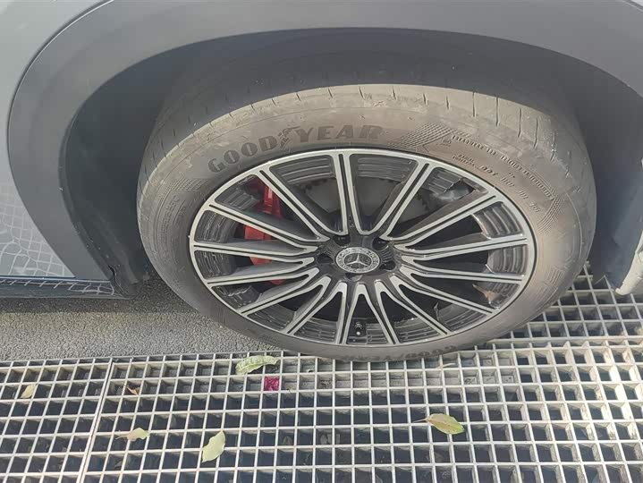 Photo 6 - Mercedes-Benz EQE SUV