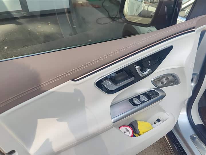 Photo 7 - Mercedes-Benz EQE SUV