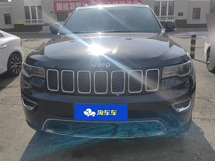 Photo 2 - Jeep Grand Cherokee