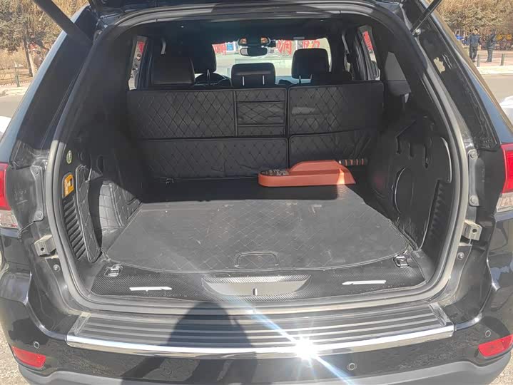 Photo 4 - Jeep Grand Cherokee