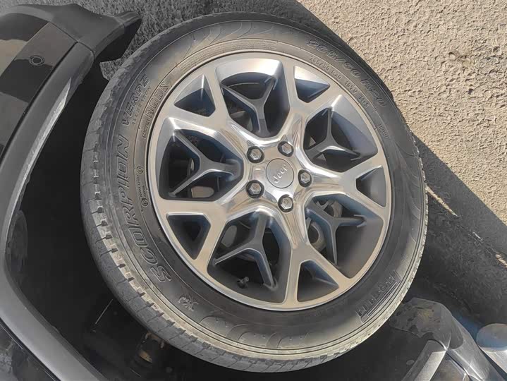 Photo 6 - Jeep Grand Cherokee