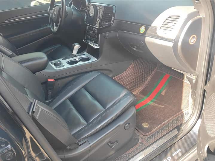 Photo 8 - Jeep Grand Cherokee