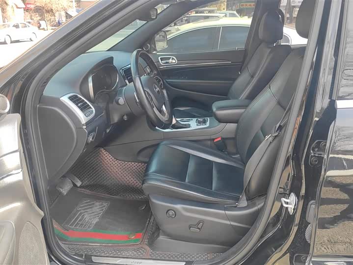 Photo 9 - Jeep Grand Cherokee