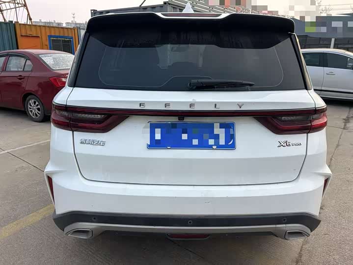 Фото 4 - Geely Vision X6