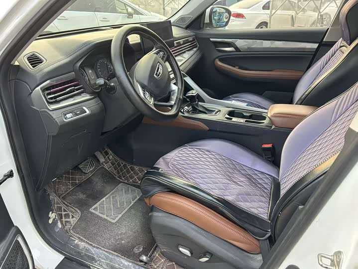 Фото 8 - Geely Vision X6