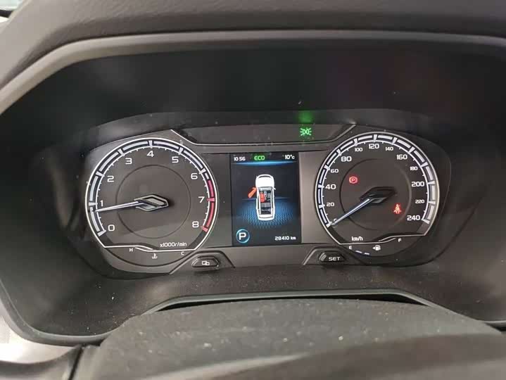 Фото 9 - Geely Vision X6